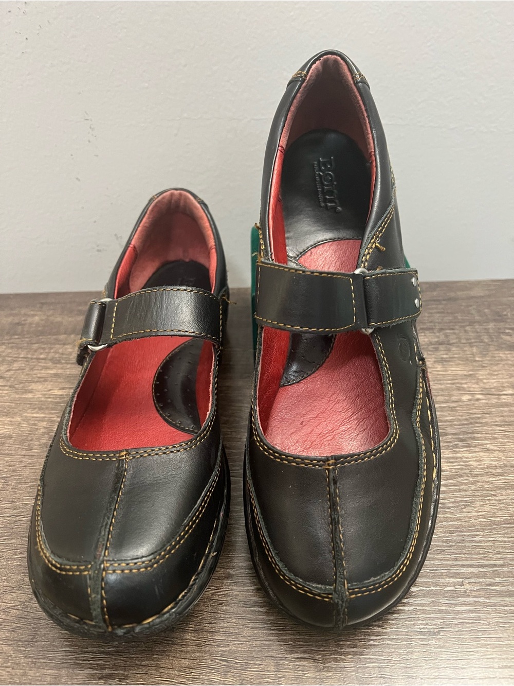 Born Black Leather Mary Jane Shoes with Red Interior Sz 10 EUC
